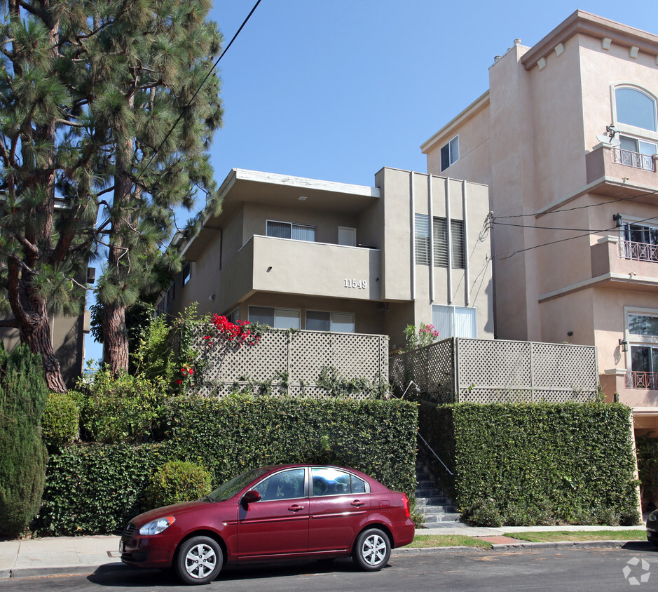 Primary Photo - 11549 Rochester Ave