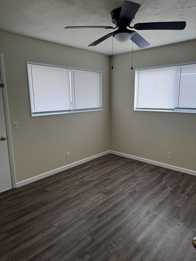 Building Photo - Clark St - Duplex for rent