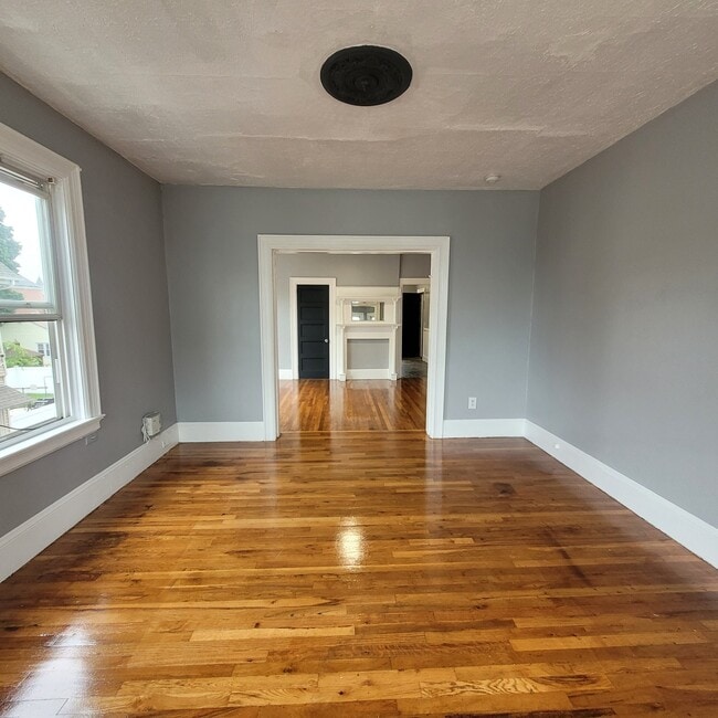 Photo - 26 Chestnut Ave (Cranston, RI) Apartment