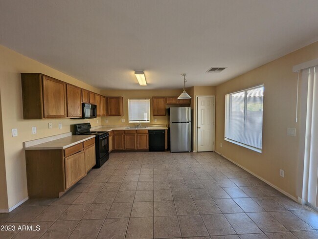 Foto del edificio - 2270 W Central Ave