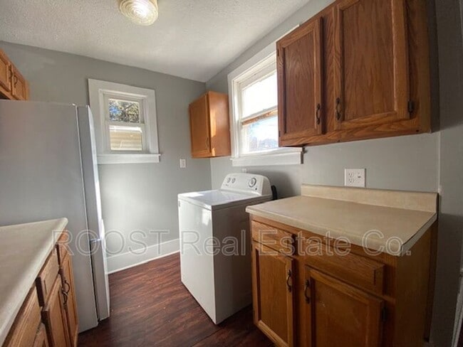 Building Photo - 1-198 1/2 E High St