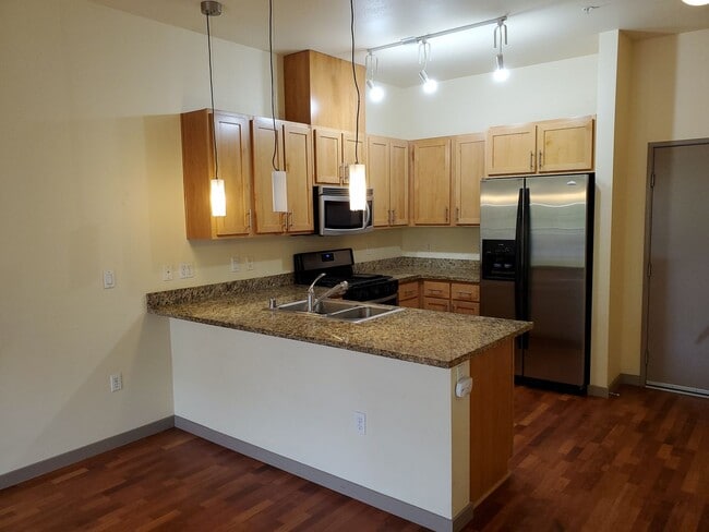 Photo - Live by the Lake in the Heart of Downtown ... Apartment