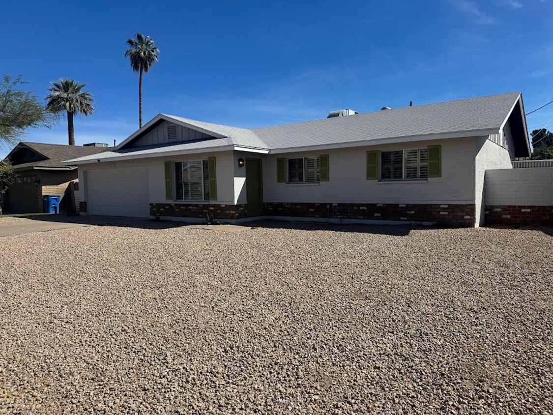 Spacious 3 bedroom, 2 bathroom home with 1,635 square feet in a convenient Central Phoenix locati... - Spacious 3 bedroom, 2 bathroom home with 1,635 square feet in a convenient Central Phoenix locati...