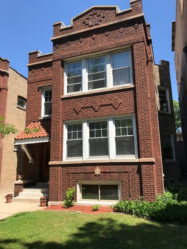 Primary Photo - 1250 W Roscoe St
