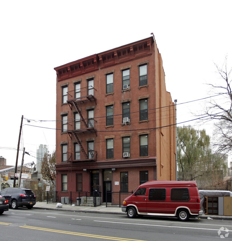 Building Photo - 922 Melrose Ave