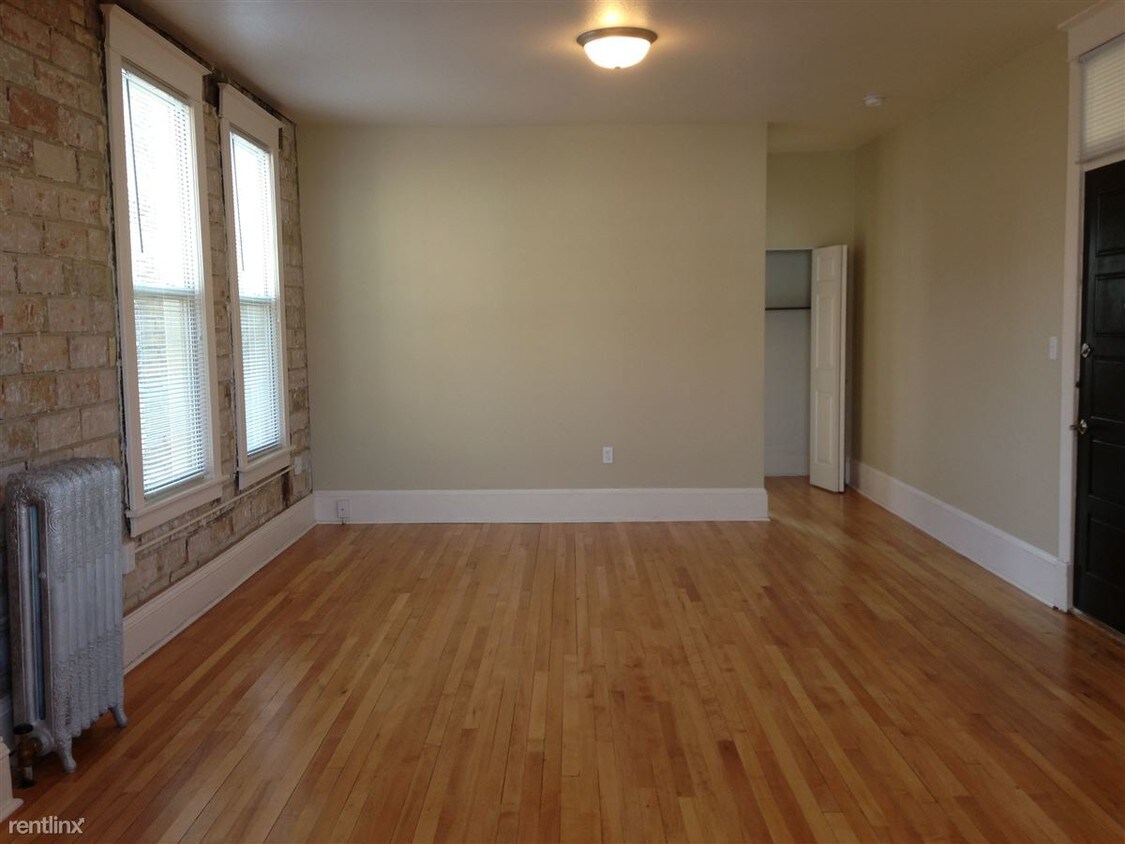 Building Photo - 37 7th St N