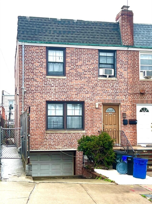 Primary Photo - 61-44-61150 150th St