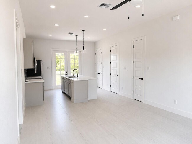 Building Photo - 5318 Medical Dr