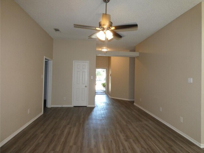 Building Photo - 1740 Cedar Tree Dr
