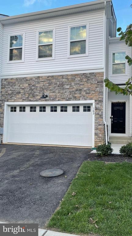 Foto del edificio - 163 Livingston Ln