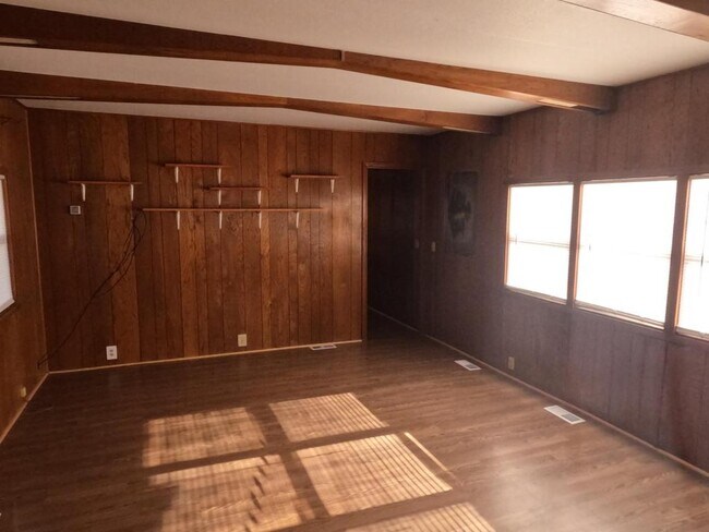 Foto del edificio - 824 N Raynolds Ave