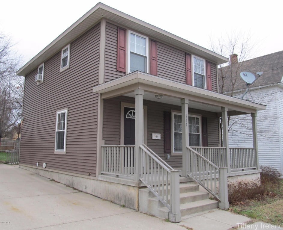 Primary Photo - 3 Bedroom, 1.5 Single Family Home with Lau...