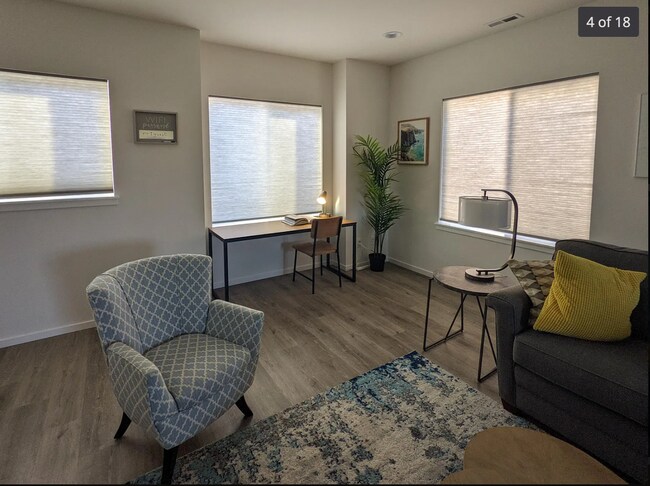 Foto del edificio - Your Silverdale Sanctuary Awaits! Fully Furnished with All Utilities Included.