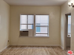 Building Photo - 920 S Hobart Blvd