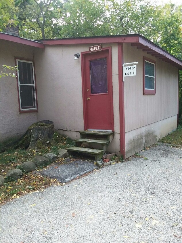 https://images1.apartments.com/i2/D2O5Tu0MqOewHSkG50FBQj1rSttcdbGC1D8AaQhakfM/111/41617-n-sheridan-rd-zion-il-front-entry.jpg
