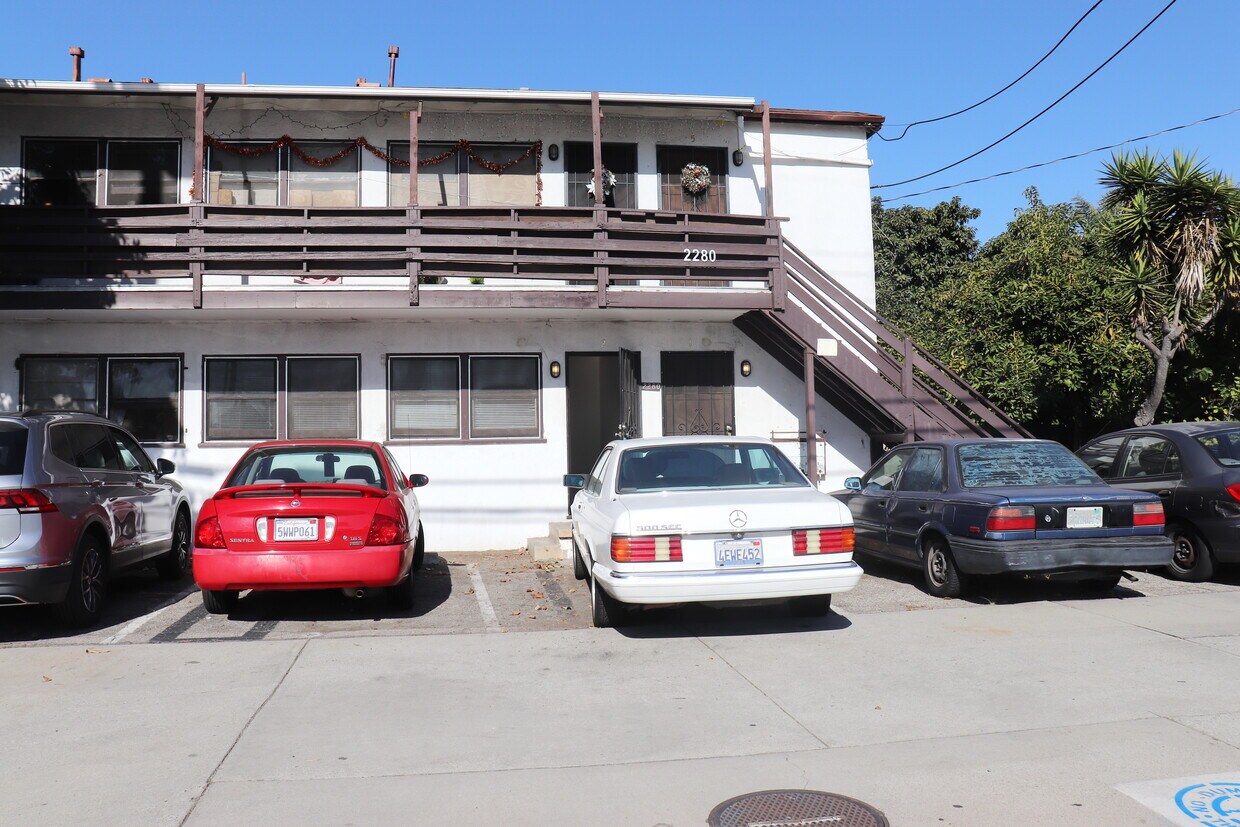 Primary Photo - 2280 S Barrington Ave