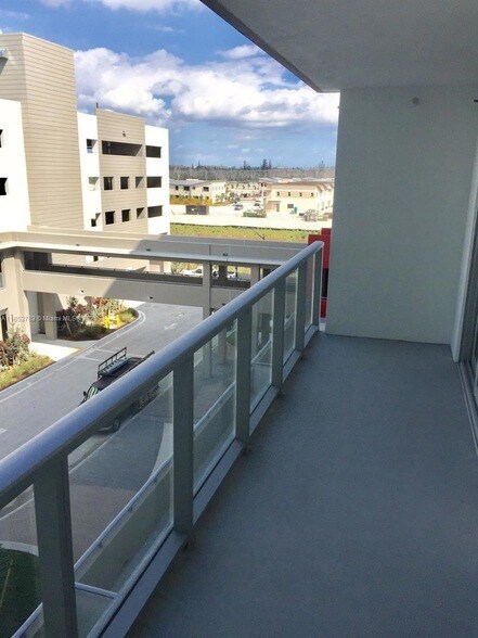 Foto del edificio - 7825 NW 107th Ave