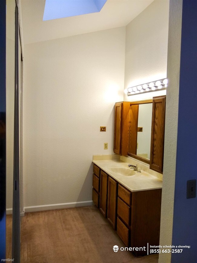 Building Photo - 2 br, 2.5 bath Townhome - 38254 Redwood Ter -