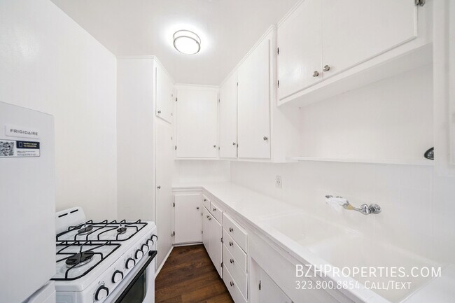 Foto del edificio - 8058 Hemet Pl
