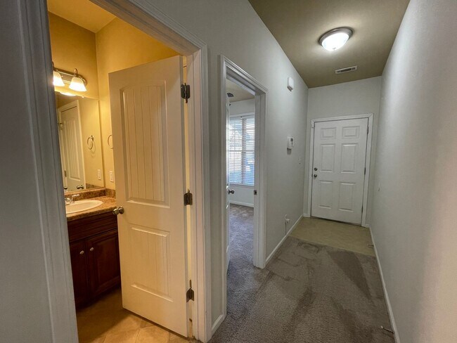 Foto del edificio - Low Maintenance, 2 Bedroom, 2 Bath Townhom...