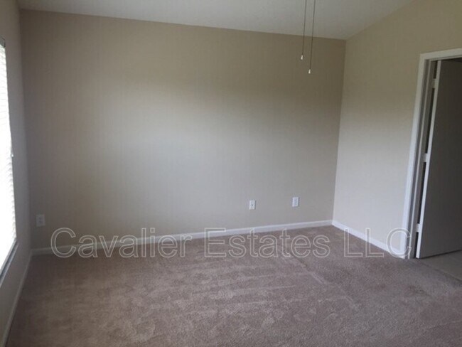 Building Photo - 10411 Hunters Haven Blvd