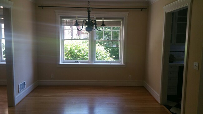 Foto del edificio - 120 W Highland Dr