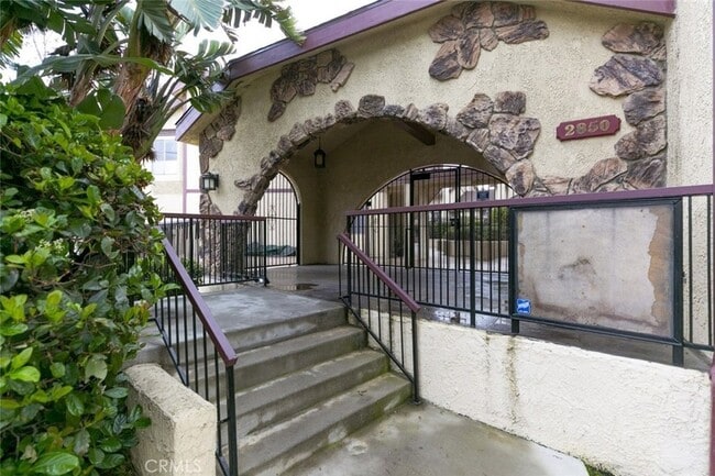 Building Photo - 2850 Montrose Ave