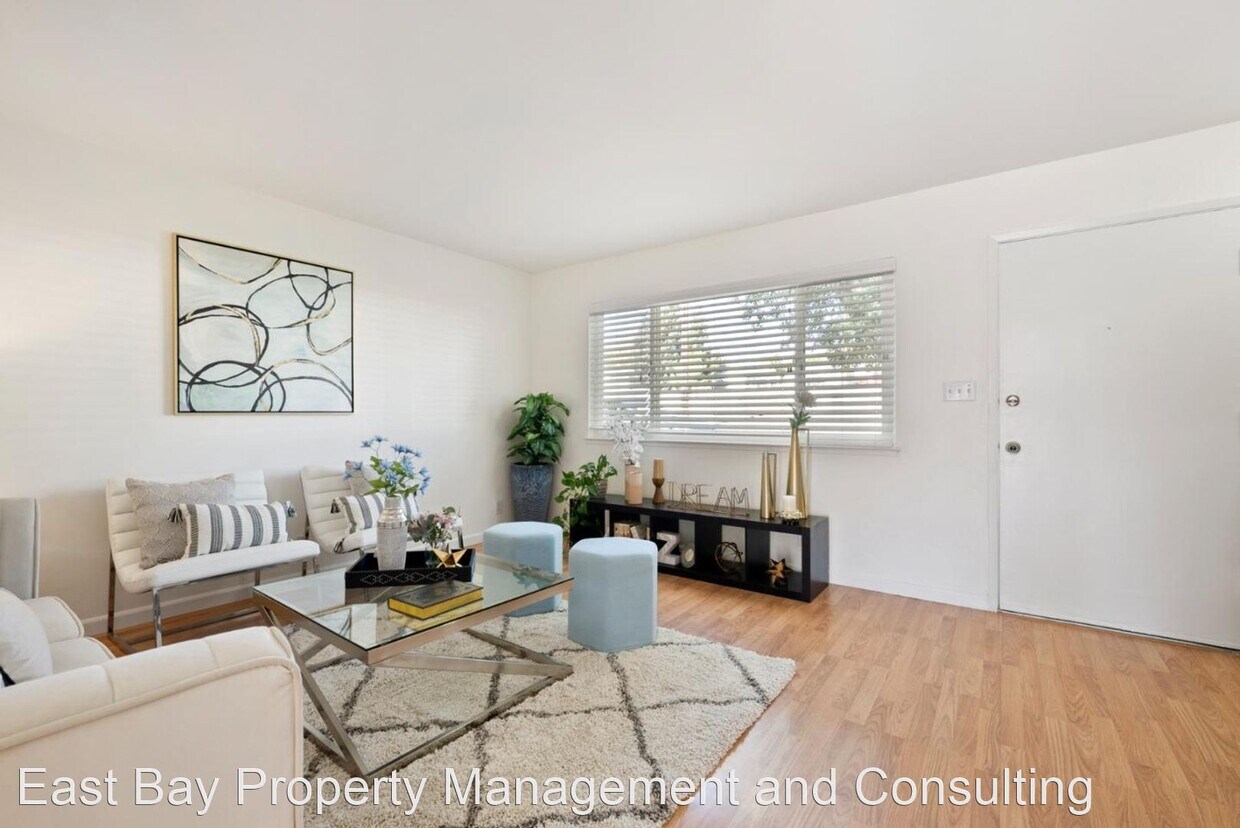Foto principal - 3 br, 1.5 bath House - 38592 Sanborn Ter.
