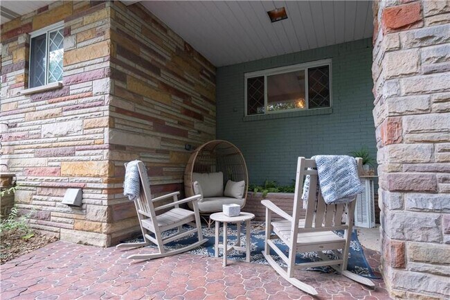 Building Photo - 109 Oak Ridge Dr