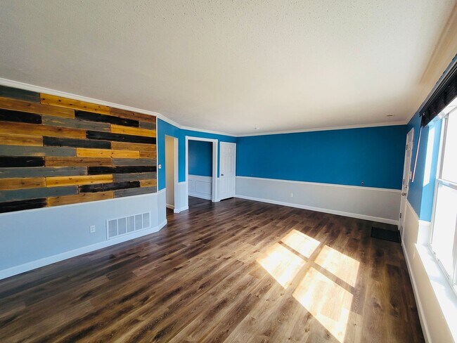 Foto del edificio - 3BD Townhouse with Finished Lower Level, W...