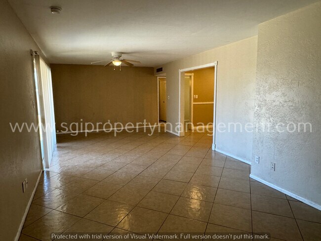 Building Photo - Single story home in Phoenix for rent