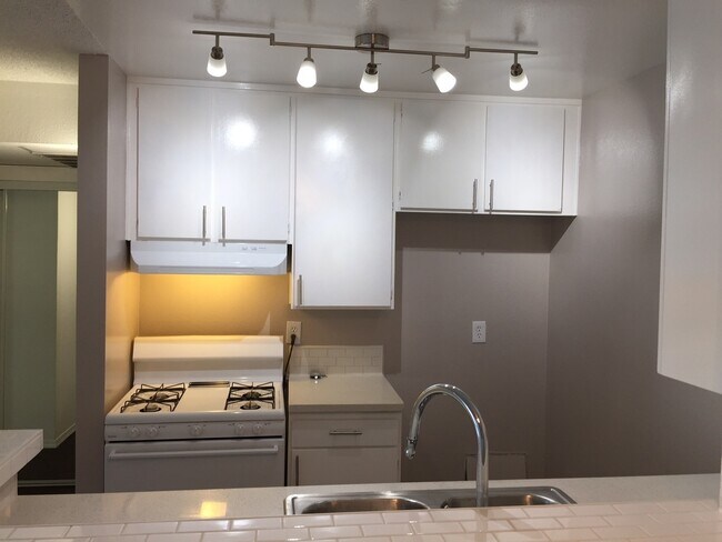 Foto del edificio - Beautiful 1 Bed/1 Bath Condo Apartment wit...