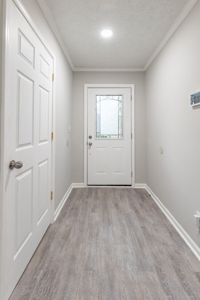 Foyer - 242 Hardin Dr