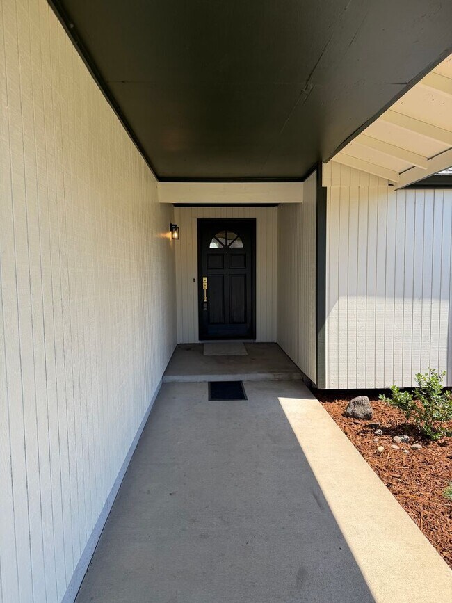 Foto del edificio - Updated 3 bedroom 2 bath home in a great neighborhood!