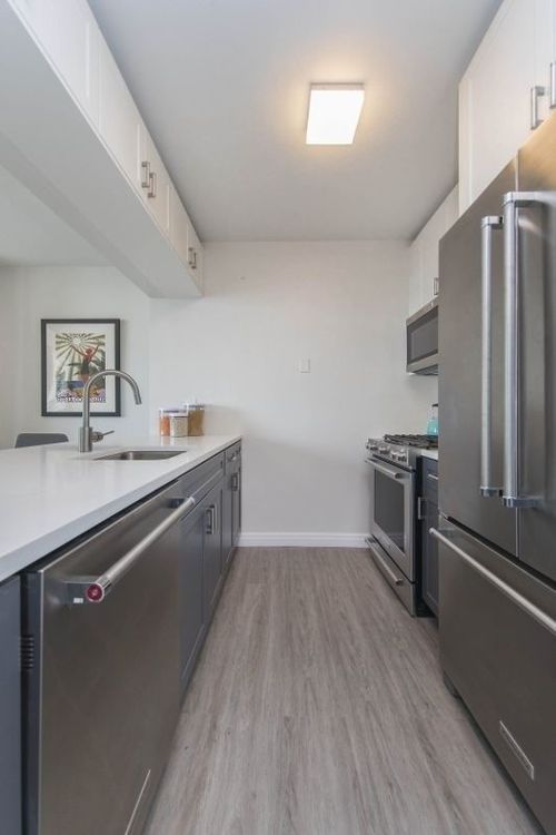 Foto principal - 377 E 37th St