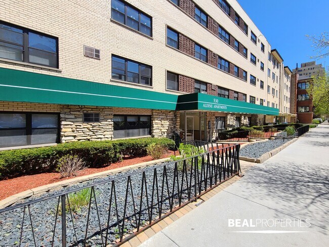 Foto del edificio - 530 W Aldine Ave