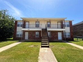 Building Photo - 1002 Circle M Dr