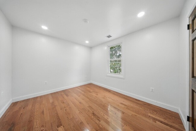 Building Photo - 14 Yankee Pl