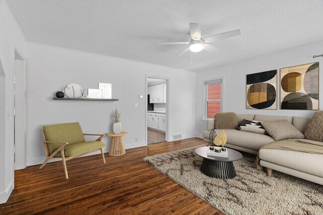 Foto del edificio - 5705 Logan Ave S