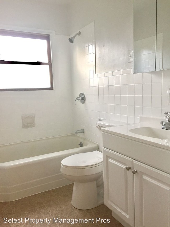 Building Photo - 4 br, 1 bath House - 3009 Waynedale Blvd