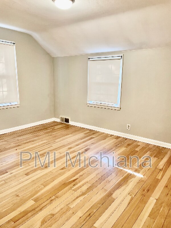 Foto del edificio - 1311 E Monroe St