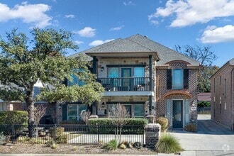 Building Photo - 3120 Rogers Ave