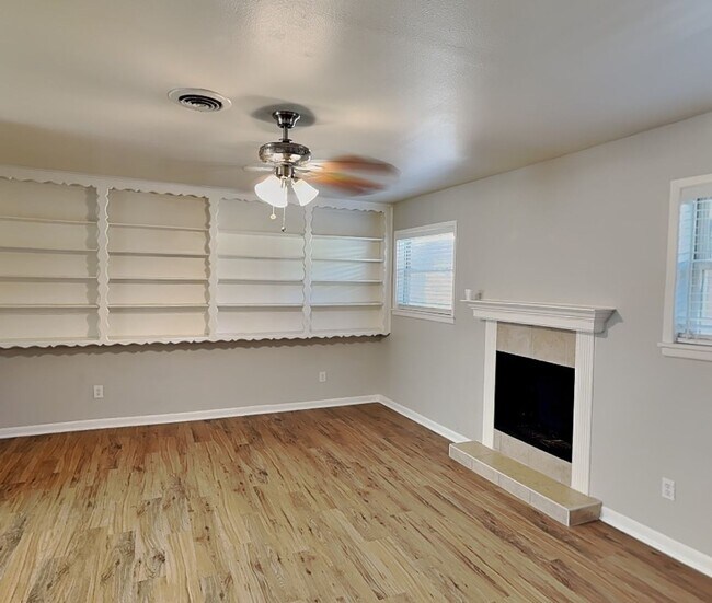 Foto del edificio - Adorable One-Story Brick Home in East Green Hill, Fort Worth! $500 off the first full month's ren...