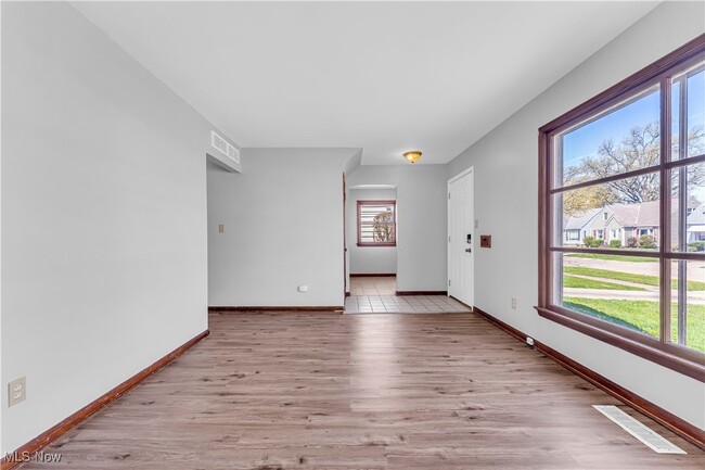 Foto del edificio - 5607 Allanwood Dr