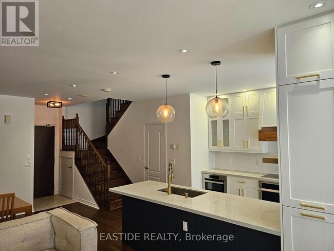 Building Photo - 17 Barberry Pl