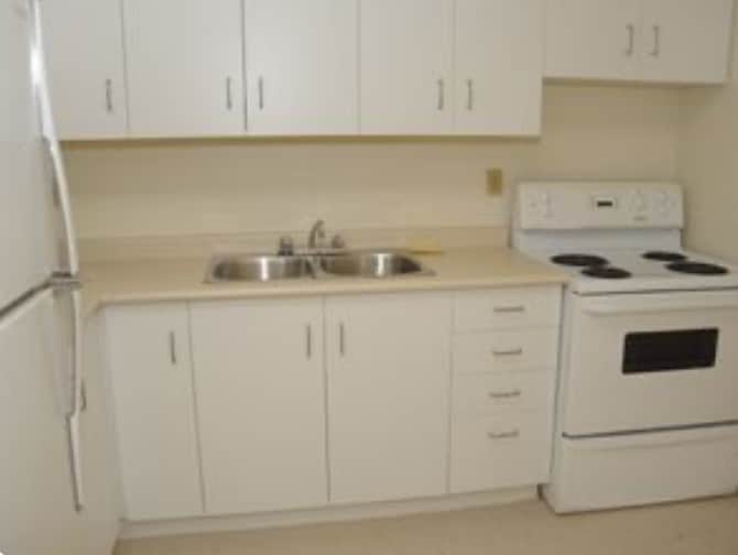 Photo du bâtiment - 1901 Martin Grove Rd