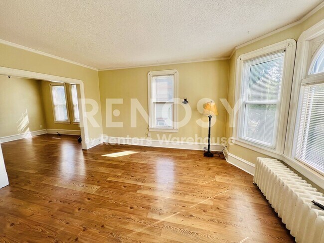 Building Photo - Spacious Upper-Level Duplex in the Heart of South Minneapolis.