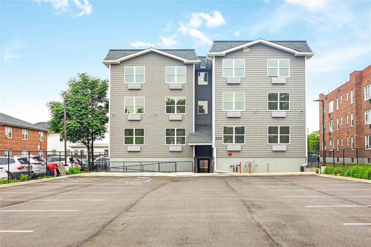 Foto principal - 539 Front St