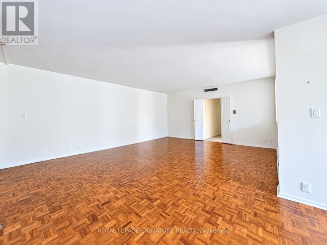 Building Photo - 9 Deer Park Crescent