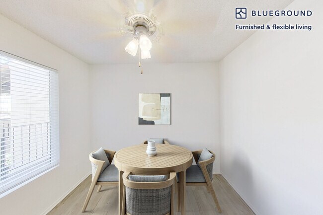 Foto del edificio - 823 Nordahl Rd